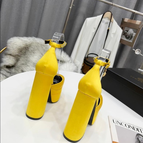 Yellow Platform Luxury size 8.5 Heels - Picture 10 of 11